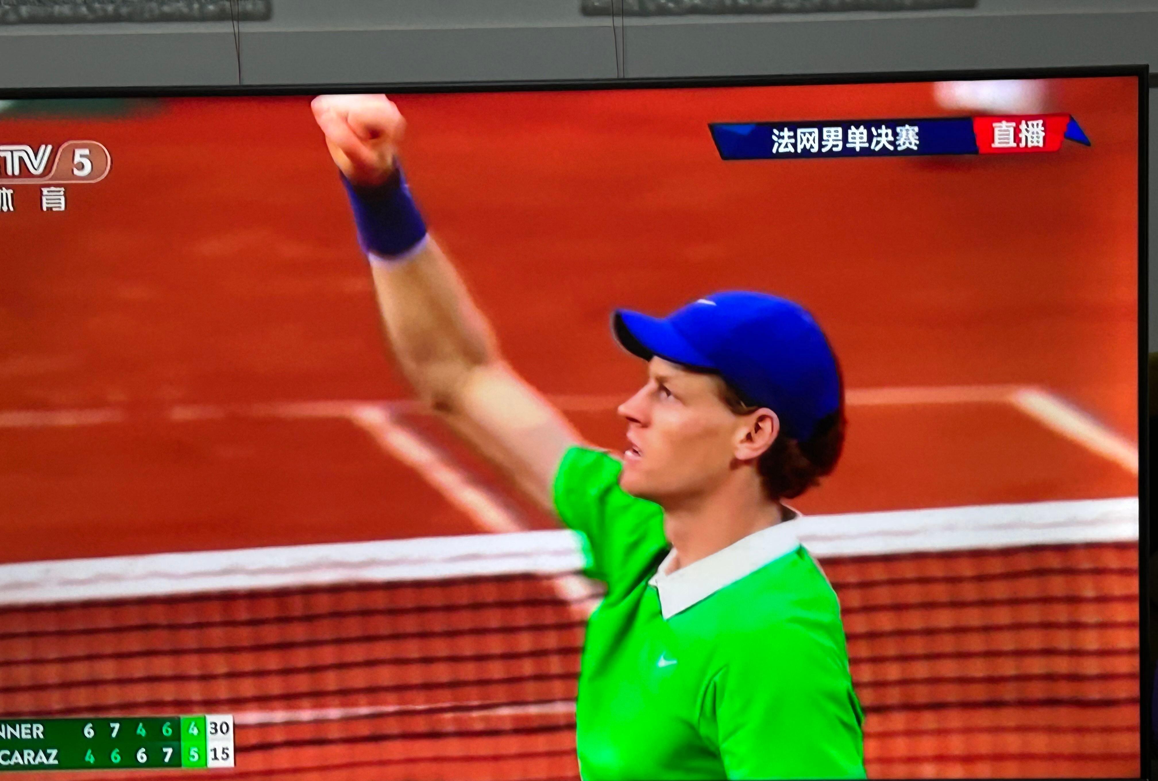 九游体育官网-阿扎伦卡连续十五场比赛得分超过爆冷，澳大利亚队不断突破！比赛高潮迭起的简单介绍