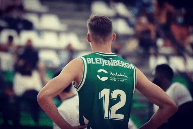 九游体育-清晨纽约尼克斯更衣室发声：西甲节点到来；信心回归；数据趋势出现新变化(范德贝克最新消息今天)